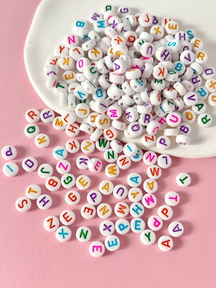 100/500Pcs 7mm Multicolor & White Alphabet Beads